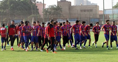 الفريق الأول للأهلى يجرى استعداداته الأخيرة للقاء النجم الساحلى