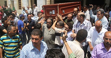 تشييع جنازة المخرج رأفت الميهى  من مسجد السيدة نفيسة