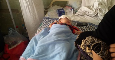 بالصور..تفاصيل كارثة إصابة 32 طفلاً ببنى سويف بتشنجات وفقدان الوعى بسبب محلول الجفاف.. أهالى يروون لليوم السابع قصص إصابة أطفالهم.."صحة بنى سويف": درجات الحرارة السبب.. المحافظ: سنحاسب كل من يقصر