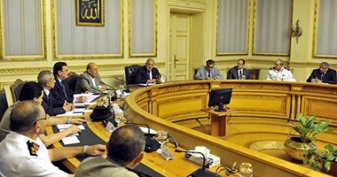 بعد كارثة الوراق..الحكومة تقرر إيقاف حركة الملاحة بالقاهرة الكبرى للصنادل النهرية ليلا حتى سبتمبر المقبل.. وقف التراخيص الجديدة للمراسى.. ومنع مكبرات الصوت ومراجعة تشريعات النقل النهرى وتغليظ العقوبات