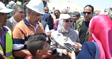 وزيرة القوى العاملة توزع 2000 وجبة و400 ألف جنيه لعمال قناة السويس
