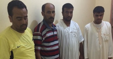القبض على 4 مهربين وبصحبتهم 13 متسللا بمدينة برانى فى مطروح