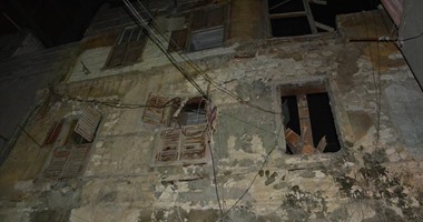 إخلاء عقار من السكان لوجود تصدعات فى شبرا الخيمة.. والحى: صدر له قرارا إزالة