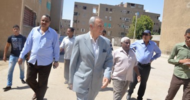 محافظ قنا يتفقد عددا من المدارس  فى أول أيام العام الدراسى الجديد