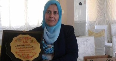 موظفة بتعليم الفيوم تحصل على جائزة السيدة الملهمة من "كريتيف" الأمريكية