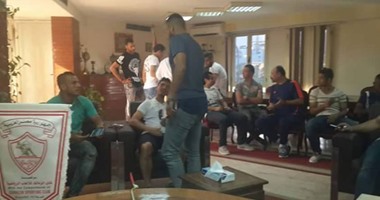 بالصور.. لاعبو الزمالك يستعدون للاحتفال مع الجماهير بالدورى