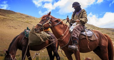 رحلة لمغامر من كوالالمبور لـ"قيرغيزستان" بصحبة حصانين فى 6 أسابيع.. الإصرار حلو
