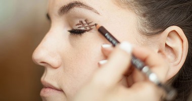 هاشتاج الجمال.. خدعة مكياج سحرية لعمل رسمة العيون السموكى