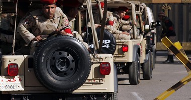 قوات الأمن تفرض سيطرتها بسيناء.. محاصرة البؤر الإرهابية.. وإغلاق كلى لـ3 مدن وقراها ليلا.. وسماع دوى انفجارات جنوب الشيخ زويد.. وضبط متهم بحرق كنيسة وتشكيل عصابى تخصص فى السرقات بالعريش