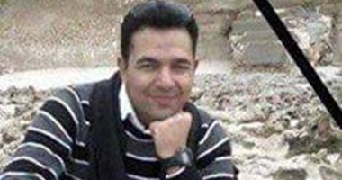 "اليوم السابع" فى منزل الشهيد أحمد الدرديرى بـ"العاشر من رمضان".. زوجته رفضت التصوير وارتدت ملابسه وأمسكت بآخر "طقم" كان يرتديه.. وتؤكد: كان نفسه فى الشهادة ونالها.. و"عمر" ابنه: "هموت اللى قتل بابا"