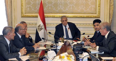 اليوم.. محلب يتابع أوضاع الصرف الصحى بالقرى ويلتقى محافظ جنوب سيناء