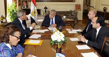 محلب يبحث مع وزير الشباب تكليفات الرئيس للنهوض بالقطاع