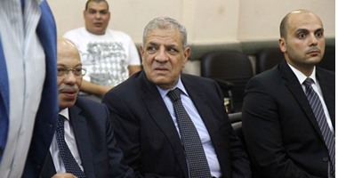محلب ووزراء وسياسيون فى عزاء والد مصطفى حجازى