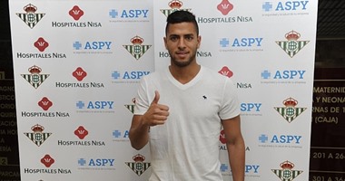 ريال بيتيس يرحب بـ"عمرو طارق" على "تويتر"