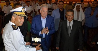 محافظ جنوب سيناء يمنح قوات الأمن المركزى 20 ألف جنيه مكافأة