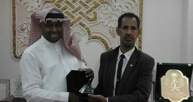 الكاراتيه يتبادل الدروع التذكارية مع نادى حراء السعودى
