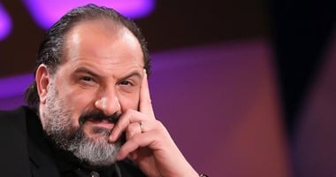 خالد الصاوى يكيل اللكمات لـmbc ويقود حملة للدفاع عن التليفزيون المصرى ضد القناة المذيعة لبرنامجه.. ويؤكد: "أنا وماسبيرو على الغريب والأرزاق على الله"..ويهدد: "حنقلب الفرح معزى"
