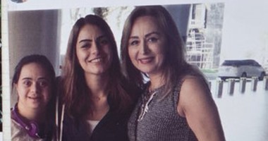 التيه.. ألبوم صور يرصد ما فعلته الحرب بأحلام وحياة 5 صديقات من سوريا
