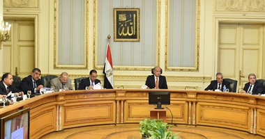 الحكومة تستعرض تنقية وتجديد بيانات بطاقة الأسرة "بطاقة التموين"
