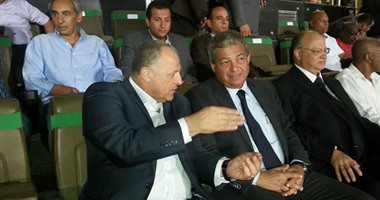 بالصور.. وزير الشباب وأبو ريدة يساندان منتخب الشباب أمام أنجولا