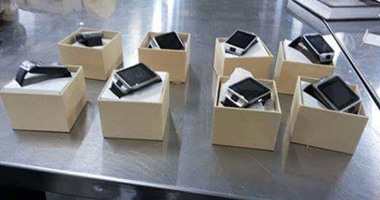 ضبط 8 ساعات مزودة بكاميرات تجسس دقيقة قادمة من الصين