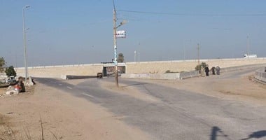 صحافة المواطن: عمود إنارة وسط طريق "بنى مزار – مطاى" فى محافظة المنيا