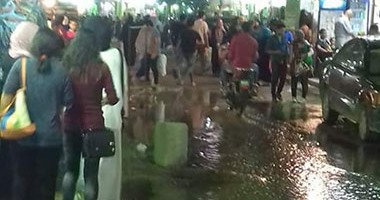 غرق شوارع "عزبة النخل" بمياه الصرف الصحى فى غياب تام من الحى
