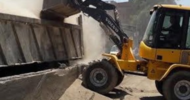 رفع 30 طن مخلفات وأتربة من شوارع مركز طهطا فى سوهاج