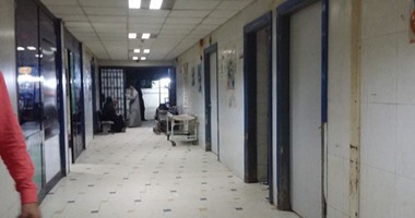 مريض يفقد وعيه داخل حمام مستشفى بورسعيد الأميرى دون علم أحد.. والمدير يرد