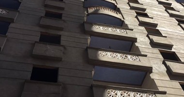 إخلاء عقار بالإسكندرية من السكان بعد انهيار "السلم"