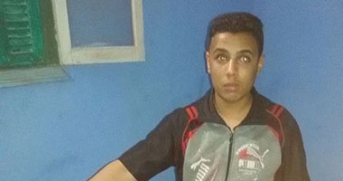بالفيديو.. "إسلام" ذهب لمدرسته بالبحيرة وعاد ضريرا.. الناظر طلب منه استقلال دراجة نارية لإحضار مدرسين فاصطدمت به سيارة.. الأب: ابنى دخل فى غيبوبة 75 يوما والإدارة سجلته غياب لإخلاء مسئوليتها