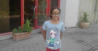 الطفلة "جنى" أصيبت بقطع فى الرقبة بعد اصطدامها بباب زجاجى داخل النادى الأهلى.. لاعبة البالية المائى تتعرض لاعوجاج فى فمها بسبب بقاء زجاجة طولها 7 سم لمدة شهرين