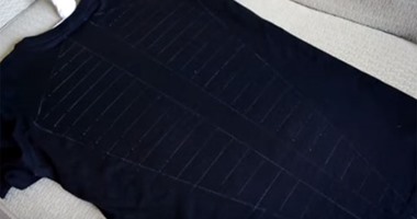 4 أفكار بسيطة عشان تحولى أى تى شيرت قديم لبلوزة أكثر إثارة
