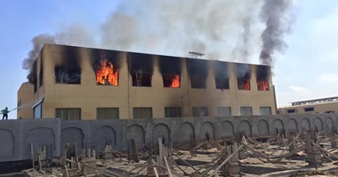السيطرة على حريق فى مخزن مواسير بلاستيك بالوراق بدون إصابات