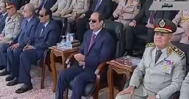 السيسى يمنح أنواطا من الطبقة الثالثة لأوائل الدفعة 153 من معهد ضباط الصف