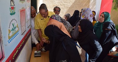 بالصور.. بدء التوقيع بالبصمة فى مديرية التعليم بكفر الشيخ
