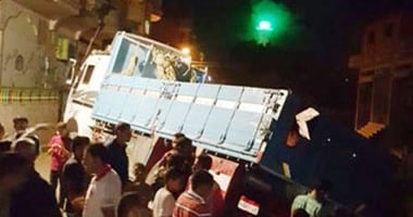 إصابة 7 فى انقلاب سيارة عمالة خاصة بالمنوفية