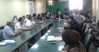 مدير التأمين الصحى فى الشرقية يجتمع بالمجلس التنفيذى