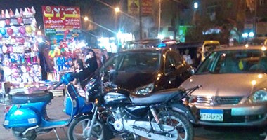 بالصور.. إشغالات الباعة الجائلين تغلق شوارع شبرا الخيمة 