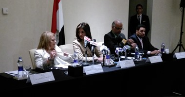 نبيلة مكرم: وفد علماء الطاقة النووية بالقاهرة بداية لجلب العقول المهاجرة