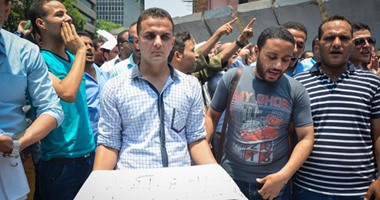التحقيق مع 3 من حملة الماجستير والدكتوراه بتهمة التظاهر وقطع الطريق