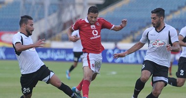 عماد متعب يتقدم للاهلى فى حرس الحدود بهدف من ركلة جزاء فى الدقيقة 30