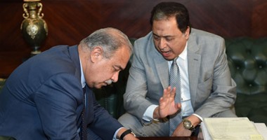 رئيس الوزراء يجتمع بوزير الصحة وعدد من النواب لبحث أسعار الدواء