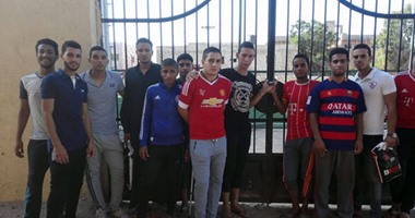 غضب بين أهالى نكلا العنب بالبحيرة لغلق بوابات الملعب الخماسى