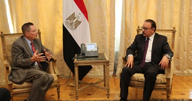 وزير الاتصالات يستقبل رئيس شركة هانيويل للاستثمار بالمناطق التكنولوجية
