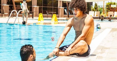 بالصور.. لاعبو الأهلي فى حمام السباحة بعد تخطى الحدود