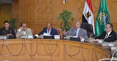 محافظ الإسماعيلية يستعرض برامج خطة تنفيذ مبادرتى "حلوة يا بلدى" و"مشروعك"