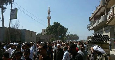 بالفيديو.. زغاريد وبكاء خلال جنازة شهيد سيناء بمسقط رأسه فى الشرقية