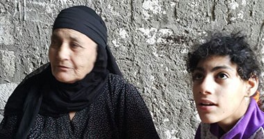 بالصور.. مأساة الطفلة هدير بالبحيرة مصابة بضمور بالمخ.. تخلت عنها والدتها ووالدها بعد طلاقهما.. جدتها: ما لهاش غيرى وأنا كبرت.. وأناشد المسئولين بمساعدتها عشان لما أموت ما تحتاجش لحد 