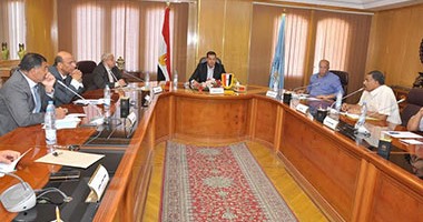 محافظ أسيوط يتابع تجارب الإخلاء بالمدارس فى حالة الطوارئ